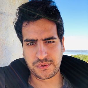 Meet your Posher, Avi